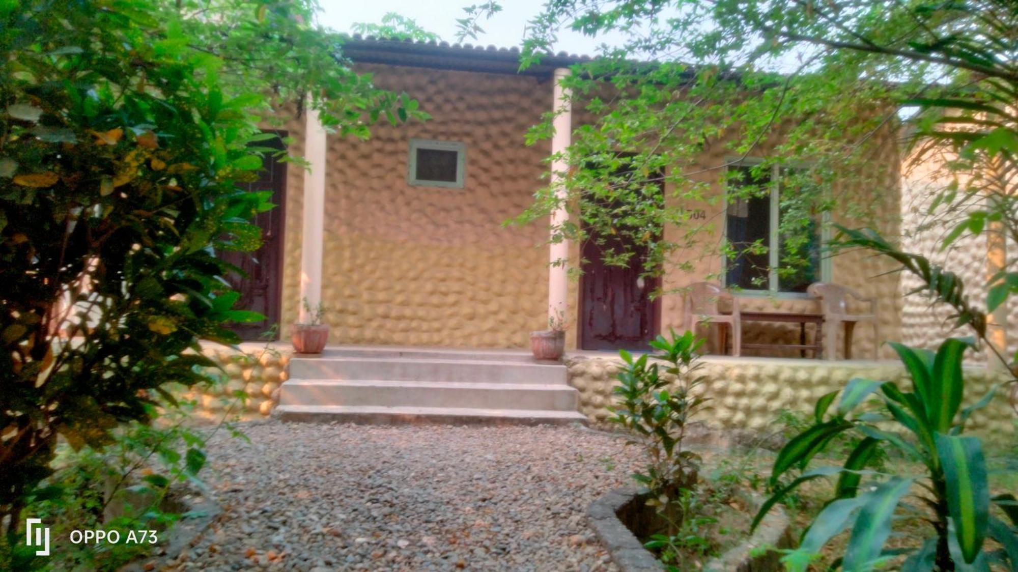 Hotel Tiger Tops Sauraha Zimmer foto